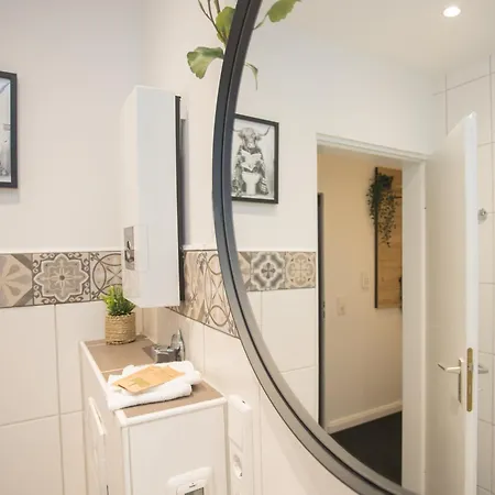 Deluxe For 4 - Free Private Parking - Private Terrace - Private Storage