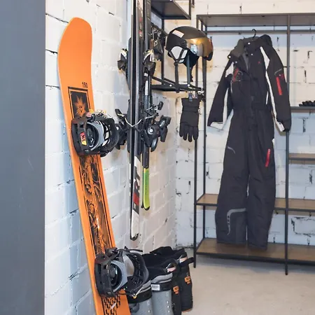 Deluxe For 4 - Free Private Parking - Private Terrace - Private Storage 아파트