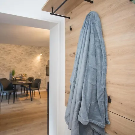 Deluxe For 4 - Free Private Parking - Private Terrace - Private Storage *