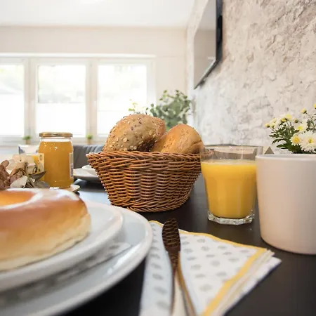 Deluxe For 4 - Free Private Parking - Private Terrace - Private Storage *