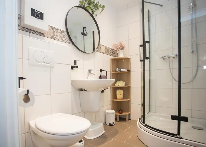 Apartment Deluxe For 4 - Free Private Parking - Private Terrace - Private Storage