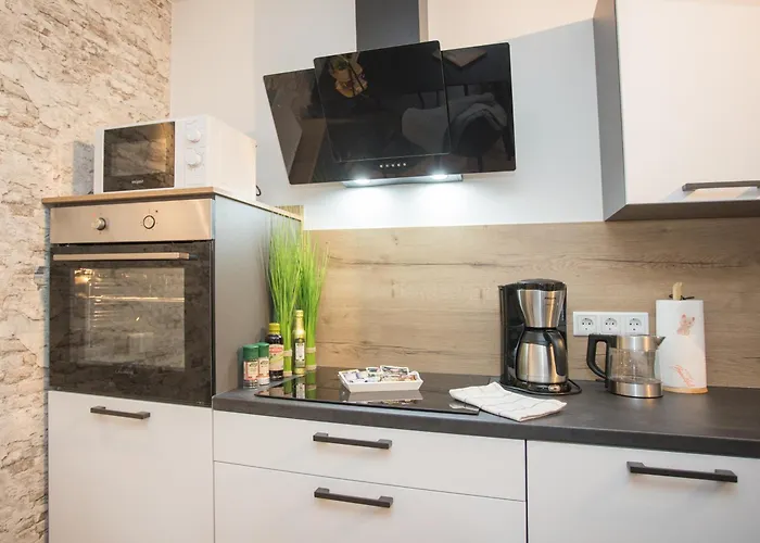 Apartment Deluxe For 4 - Free Private Parking - Private Terrace - Private Storage