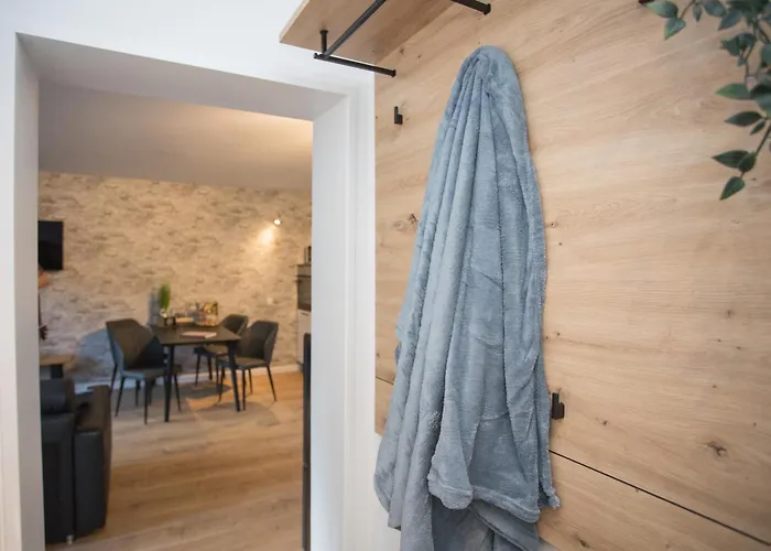 Deluxe For 4 - Free Private Parking - Private Terrace - Private Storage *