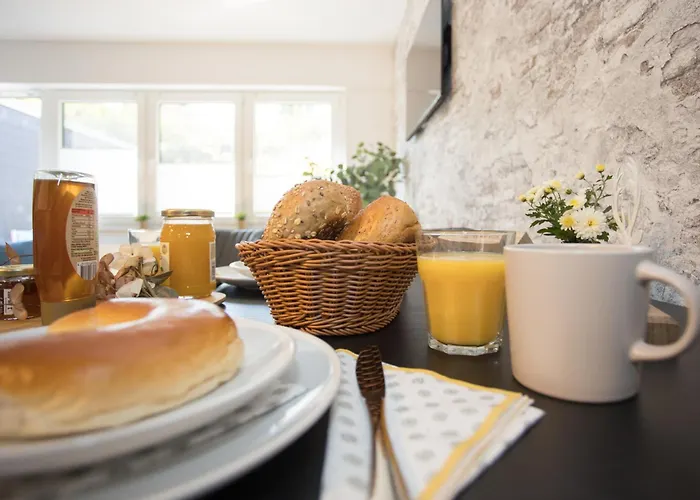 Deluxe For 4 - Free Private Parking - Private Terrace - Private Storage *